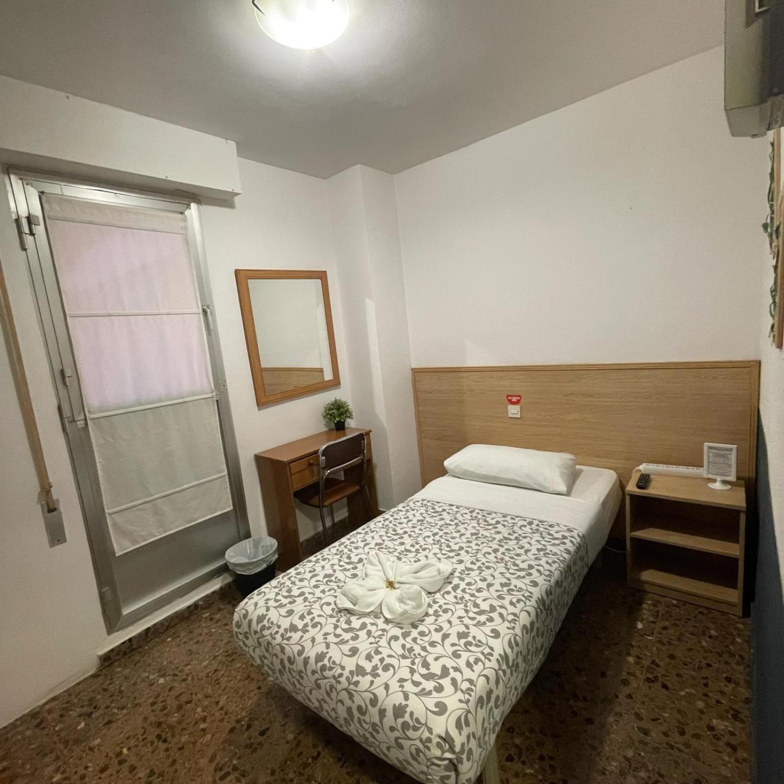 Hostal Milmarcos Zaragoza Eksteriør bilde